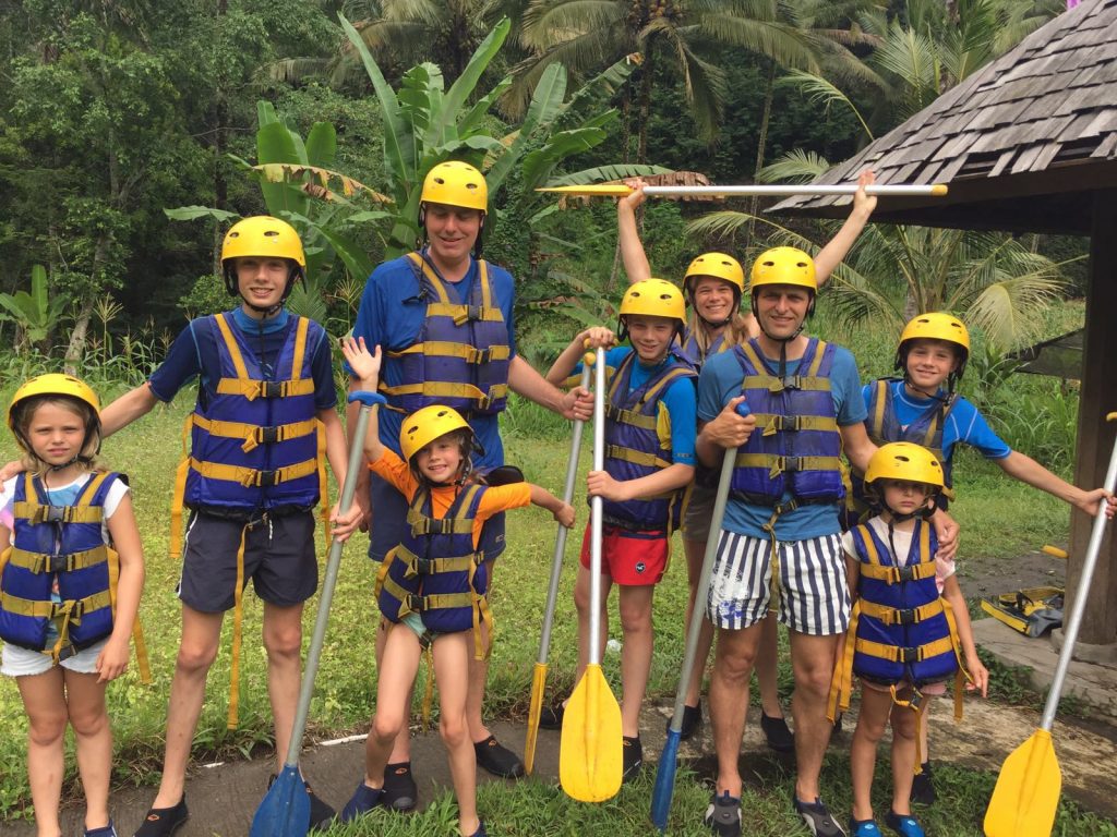 Group photo Dutch family rafting East-Bali